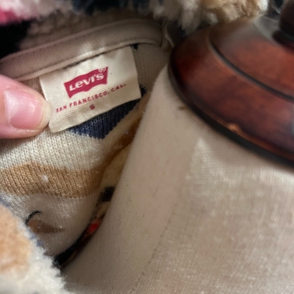 Levi’s Sherpa Aztec Pullover - Picture 5 of 6